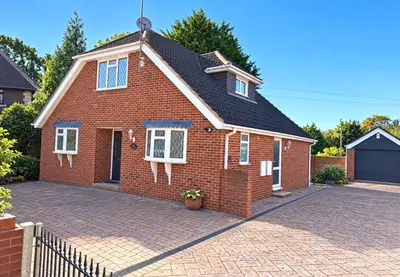 Pinecot Pinewood Drive, Middlesex Staines-upon-Thames, TW18