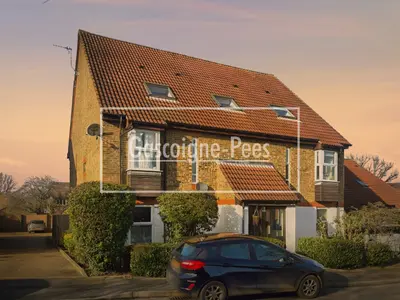 Colburn Crescent, Guildford, GU4
