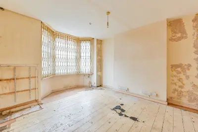 Flat A, 85 College Place, London
