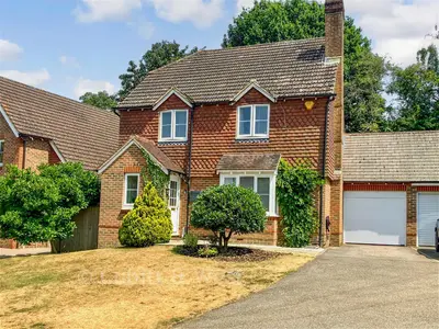 Rectory Close, Ashington, RH20