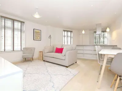 Asteys Row, London, N1 2AR