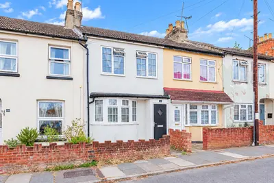 Lysons Road, Aldershot, GU11