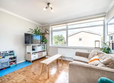 College Road, Isleworth, TW7