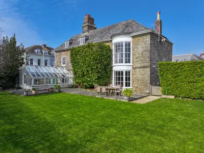 Fore Street, Kingsbridge, Devon, TQ7 1AL