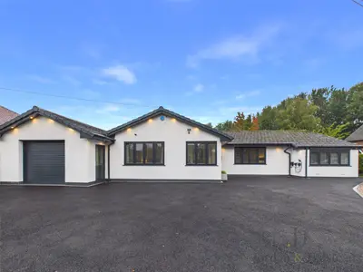 Chester Road, Sutton Weaver, WA7