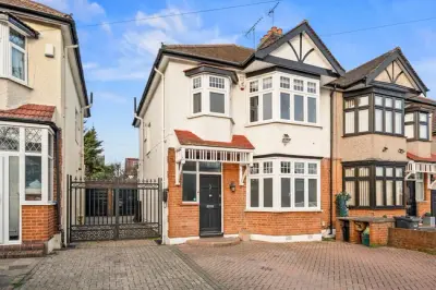 Broadmead Road, Woodford Green, IG8