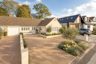 Grove Avenue, Harpenden, AL5