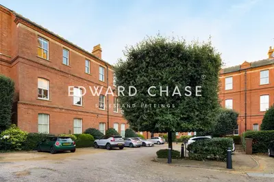 Rosebury Square, Woodford Green, IG8