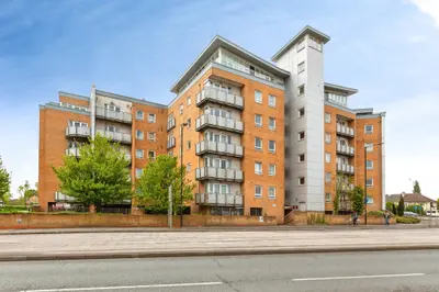 Tuns Lane, Slough, SL1