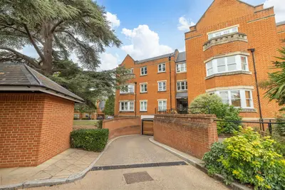 Longbourn, Windsor, SL4