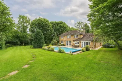 Old Avenue, West Byfleet, Surrey, KT14