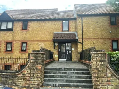 Greyhound Road, SM1