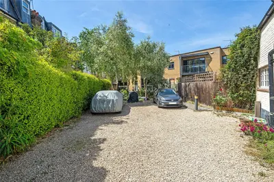 Salisbury Mews, London, SW6