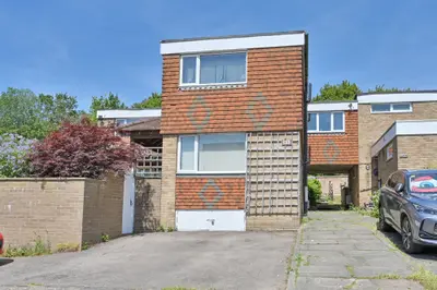 Room 4, 99 Wharfedale, Hemel Hempstead