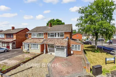 Albretia Avenue, Cowplain, PO8