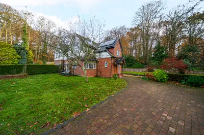 Haslemere Road, Brook, GU8
