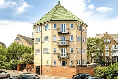 Garter Way, London, SE16