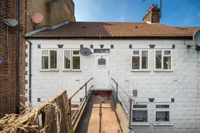 London Road, Greenhithe, DA9 9JF