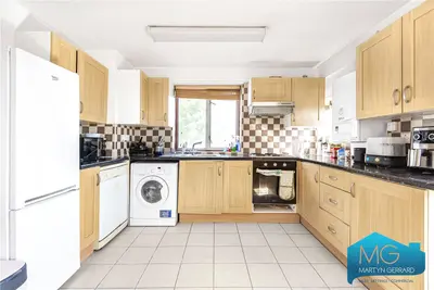 Great North Road, East Finchley, N2