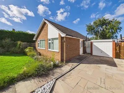 Bickerton Avenue, Frodsham, WA6