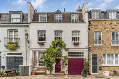 Hyde Park Gardens Mews, London, W2 2NX