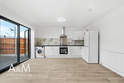 Limes Avenue, Chigwell, Essex, IG75NT