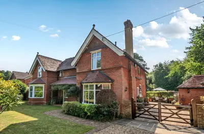 Farnham Road, Liss, GU33