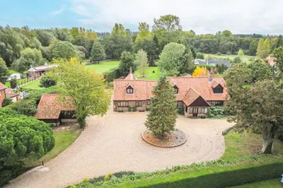 Stunning Detached Four Bedroom Home i