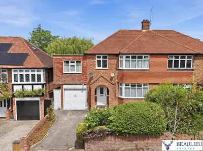Chigwell Park Drive, Chigwell, IG7 5BD