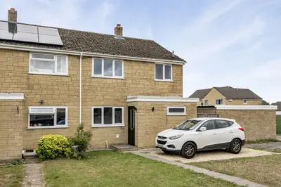 Finchdale Close, Carterton, OX18