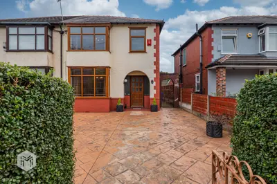 Manchester Road, Bury, BL9 9QU