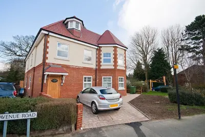 Avenue Road, Pinner, HA5