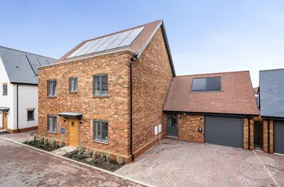 Brookwood Road, Petersfield, GU31