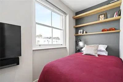 Pinehurst Court, London, W11