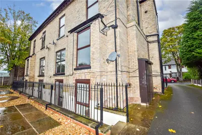 Springfield Road, Sale, M33