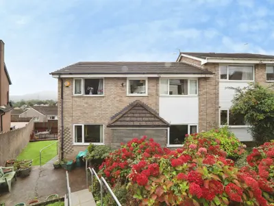 Holywell Road, Pontypridd, CF38