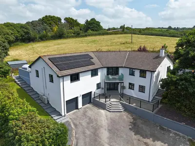 Bush, Bude