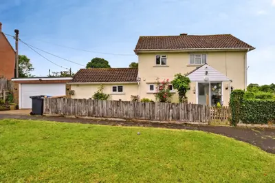 Highfield Crescent, Winterslow, Salisbury