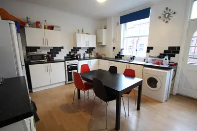 Ash Road, Headingley, LS6