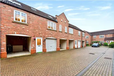 Falcon Court, Dinnington, S25