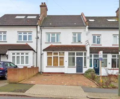 Horsham Avenue, London, N12 9BG