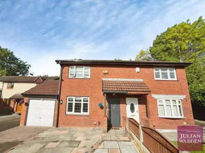 Deepdale Close, Reddish, SK5