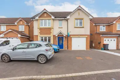 Caulstran Road, Dumfries, DG2