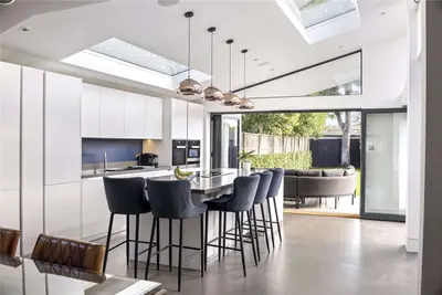 Curzon Road, Weybridge, Surrey, KT13 8UW