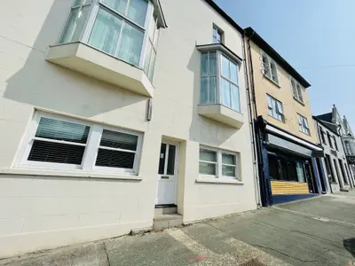 Pembroke Dock, SA72