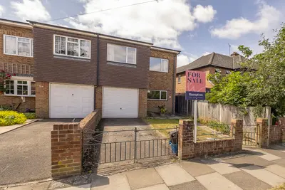 Longford Close, Hampton, TW12