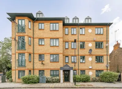Silver Crescent, Chiswick, W4