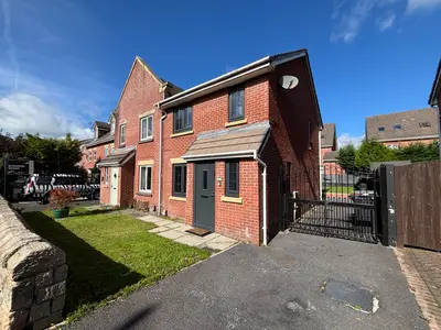 Mosley Avenue, Bury, BL9