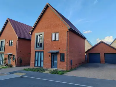 Stirling Close, Crowthorne, RG45