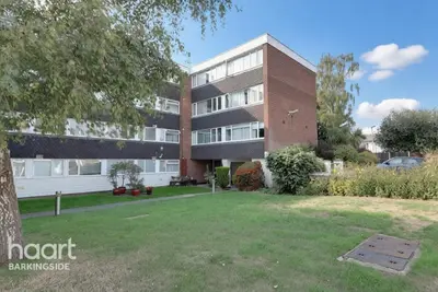 The Ridings, Chigwell, IG7